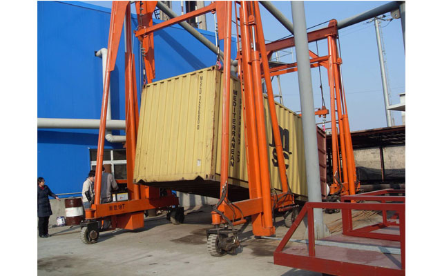 傾斜式集裝箱液壓吊車